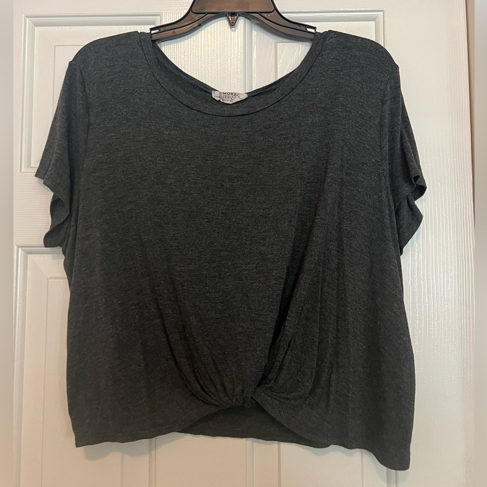 T-shirt with front knot